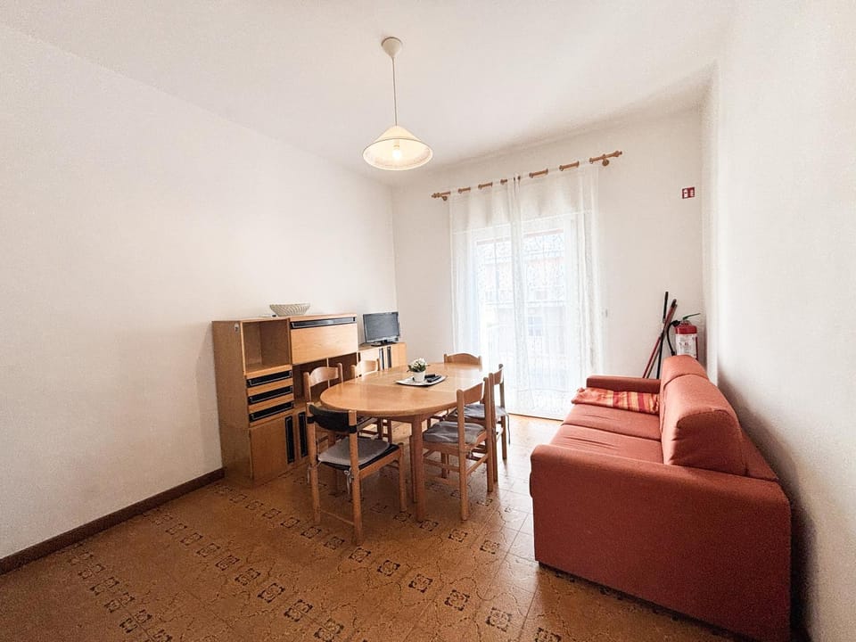 Day, TV and multimedia, Living room, Seating area, Time of day