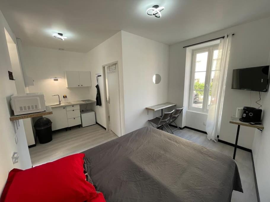 Studio A2 18m2 cosy 5minutes Gare Parking gratuit Rue de La Mure Apartment in Auvergne-Rhône-Alpes