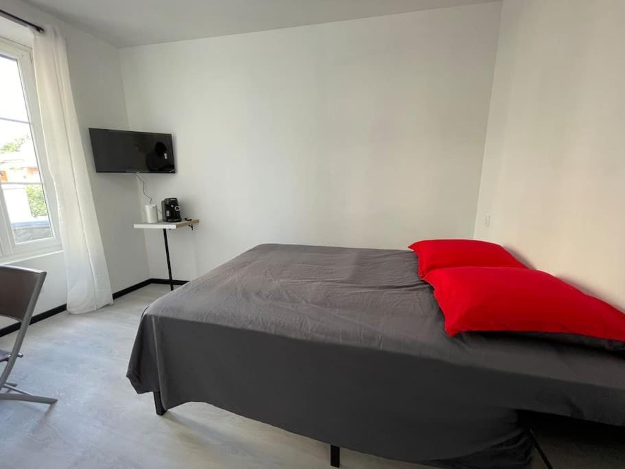 Studio A2 18m2 cosy 5minutes Gare Parking gratuit Rue de La Mure Apartment in Auvergne-Rhône-Alpes