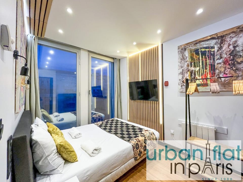 Urban Flat 129 - Sublime Art Love Champs-Elysees Apartment in Paris