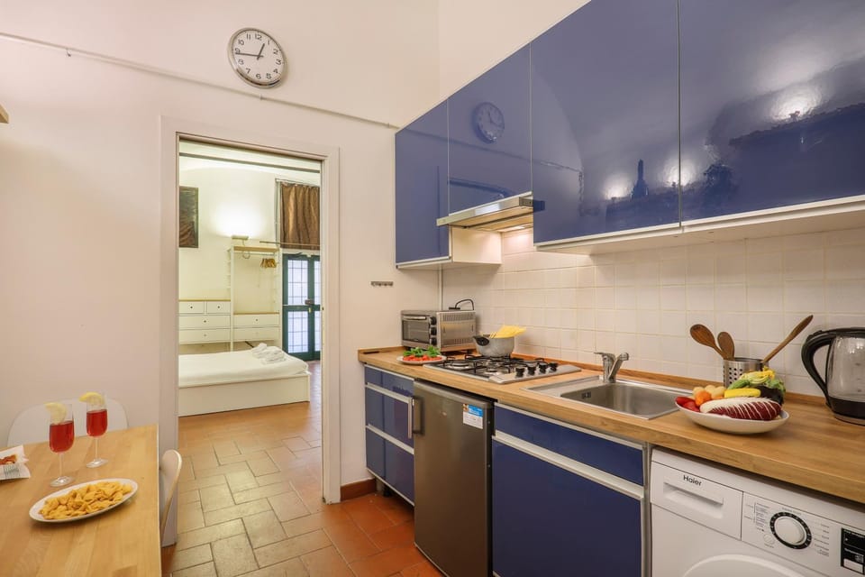 Kitchen or kitchenette, Dining area, Food, oven, stove