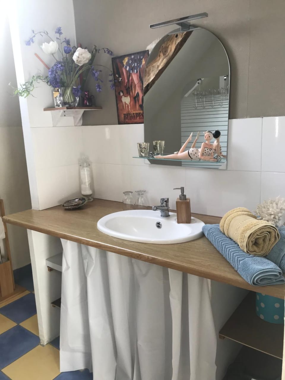 Bathroom, towels