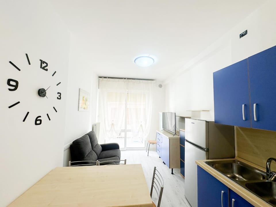 Kitchen or kitchenette, Photo of the whole room, Dining area, pet friendly, stove