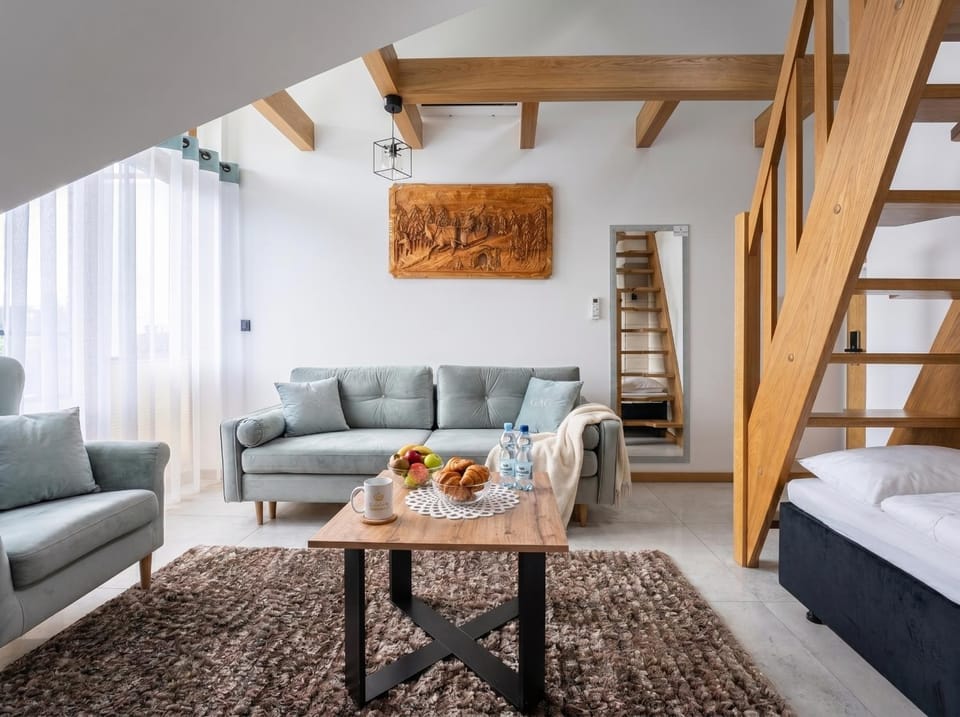 Bed, Living room, Photo of the whole room, Seating area, Bedroom