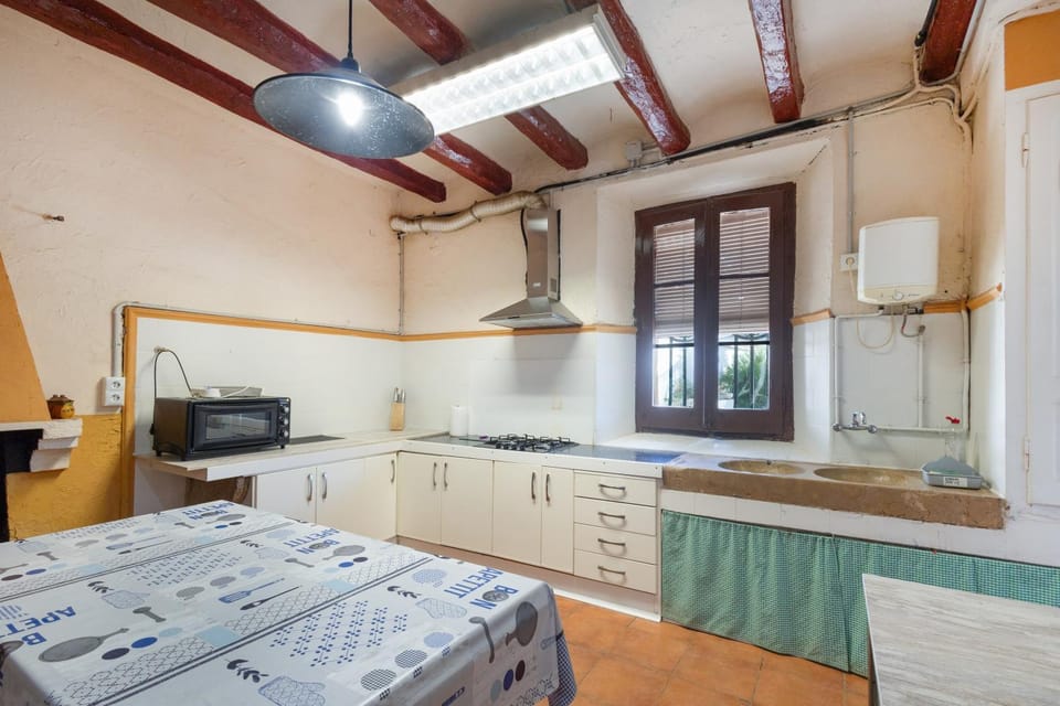 Property building, Kitchen or kitchenette, Living room