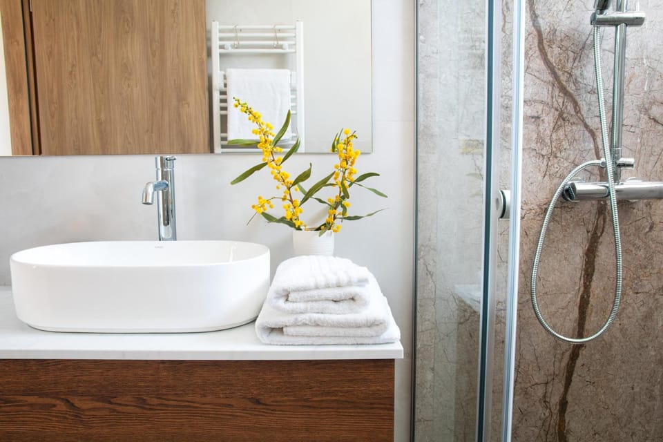 Bathroom, towels