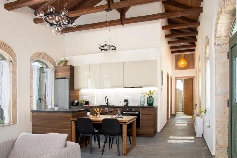 Kitchen or kitchenette, Dining area, oven, stove