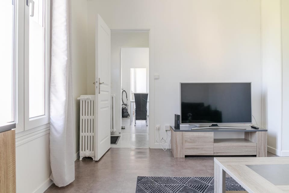 Communal lounge/ TV room, TV and multimedia, View (from property/room), Living room, Photo of the whole room, Seating area, heating