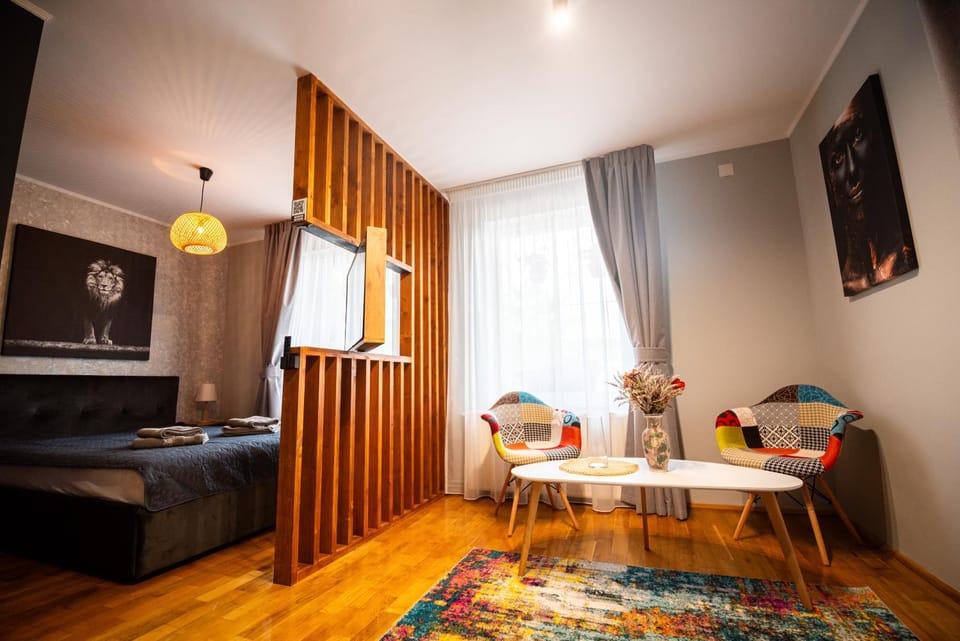 Bed, Photo of the whole room, Seating area, Bedroom
