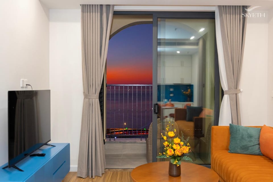 Communal lounge/ TV room, TV and multimedia, Living room, Seating area, Evening entertainment