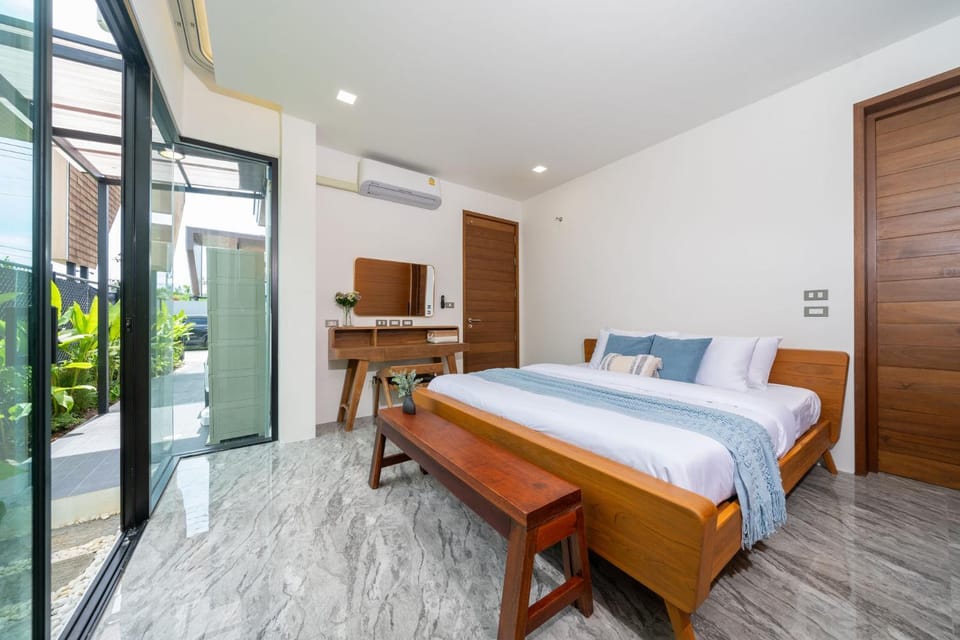 Bed, Bedroom
