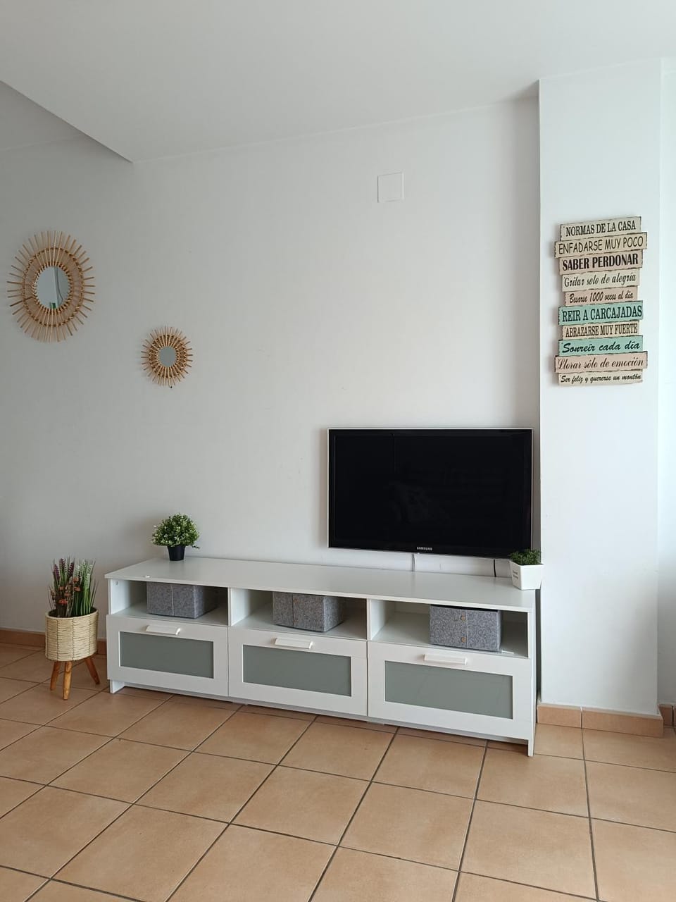 Communal lounge/ TV room, TV and multimedia