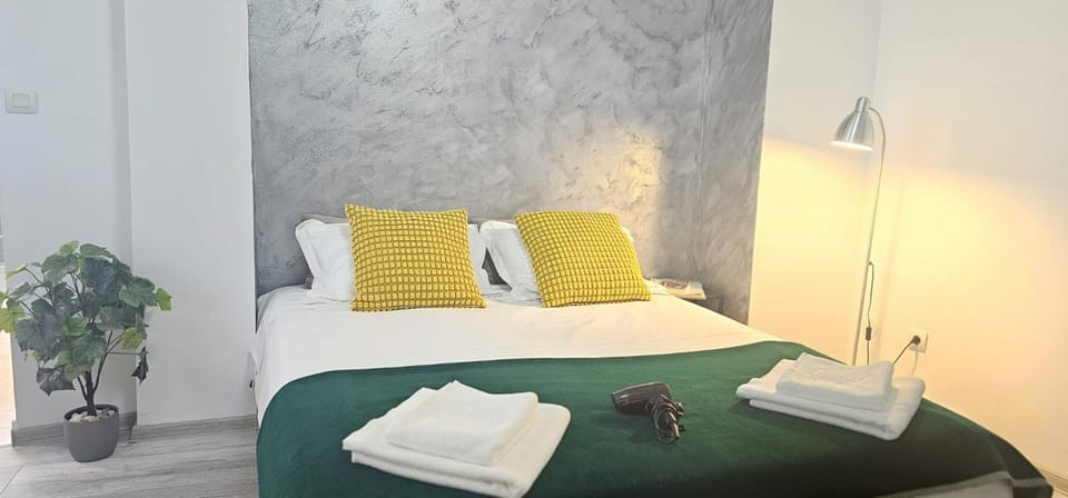 Sweet Dreams Suites Charming Studio Universitate Apartment in Bucharest