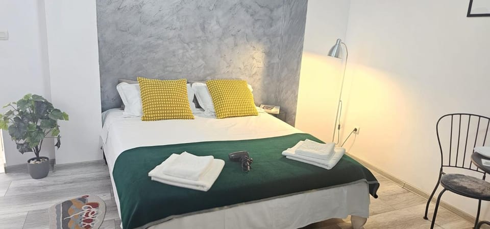 Sweet Dreams Suites Charming Studio Universitate Apartment in Bucharest