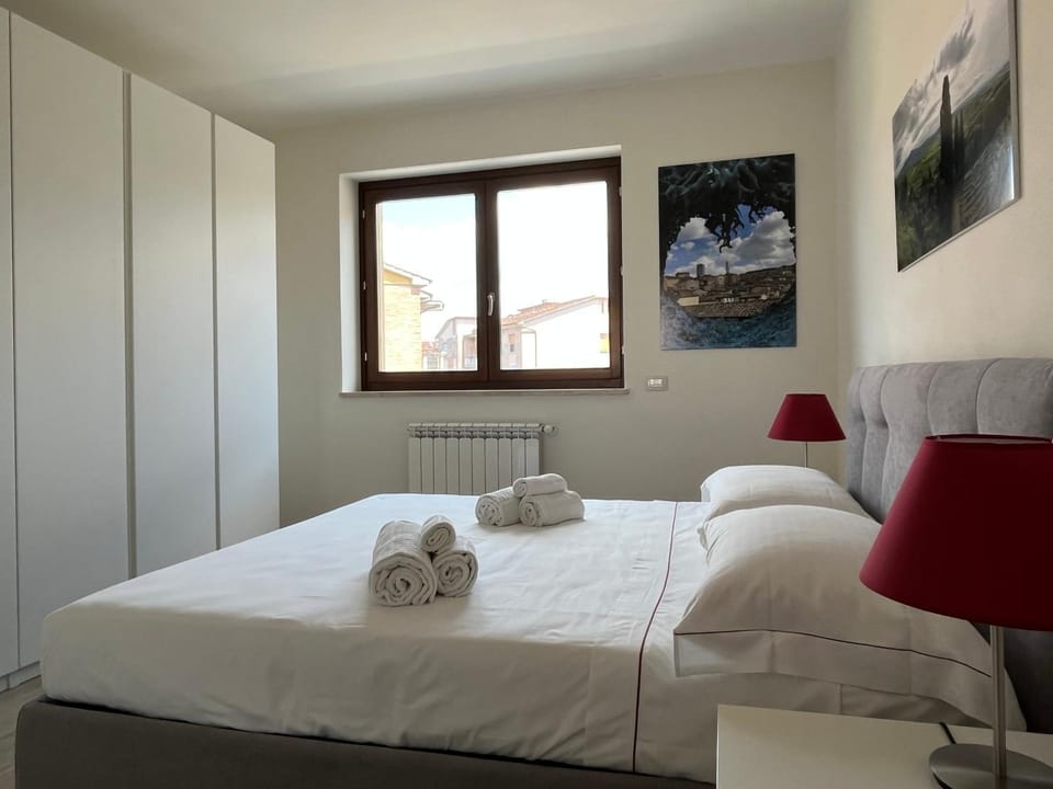 Bed, Photo of the whole room, Bedroom, towels