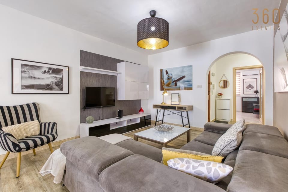 Communal lounge/ TV room, TV and multimedia, Kitchen or kitchenette, Living room, Seating area, Evening entertainment