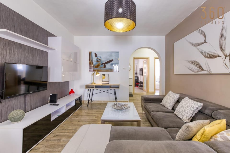 Communal lounge/ TV room, TV and multimedia, Living room, Seating area, Evening entertainment