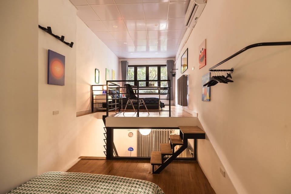 Photo of the whole room, Bedroom