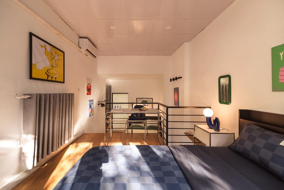 Photo of the whole room, Bedroom
