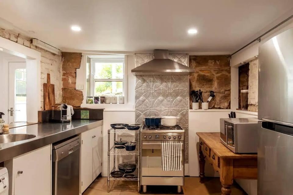 Tamara Cottage Historic Warmth House in Hobart