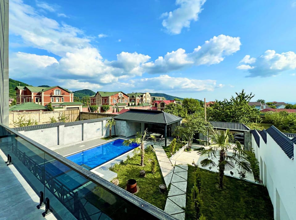 Property building, Day, Pool view, Swimming pool