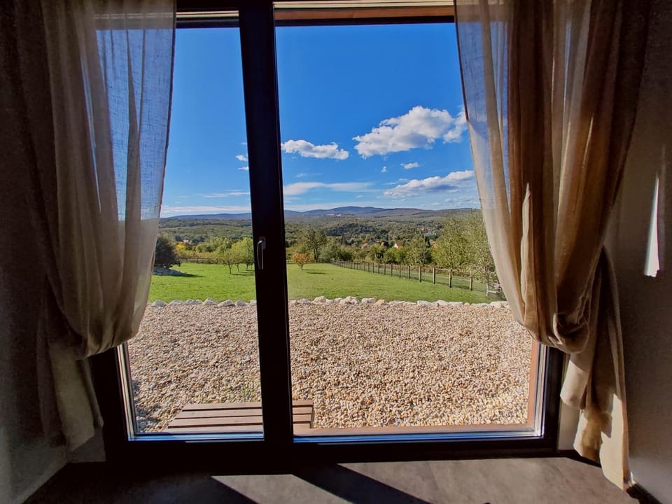 Bed, Natural landscape, Photo of the whole room, Bedroom, Mountain view