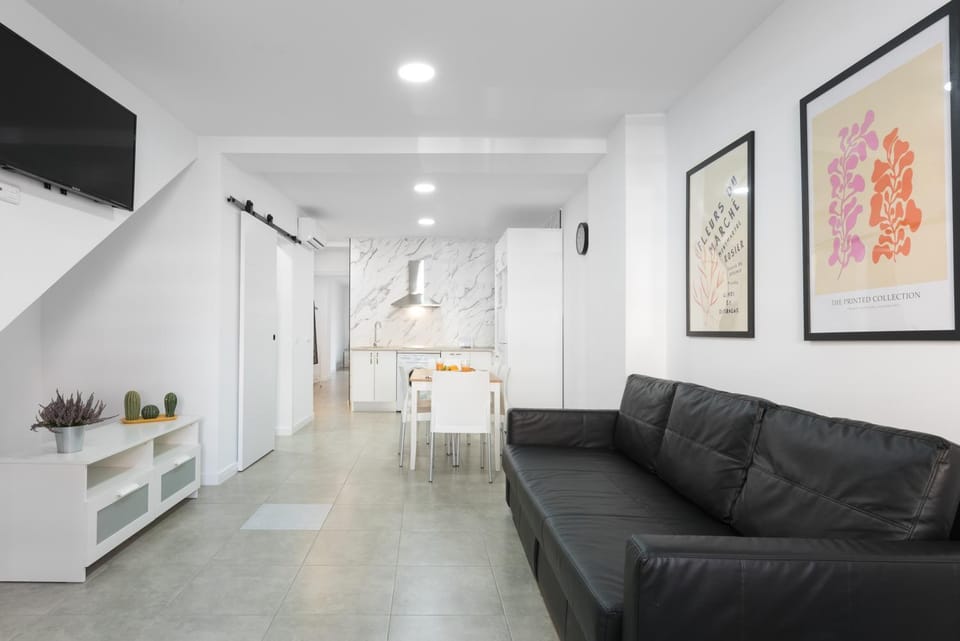 TV and multimedia, Kitchen or kitchenette, Living room, kitchen