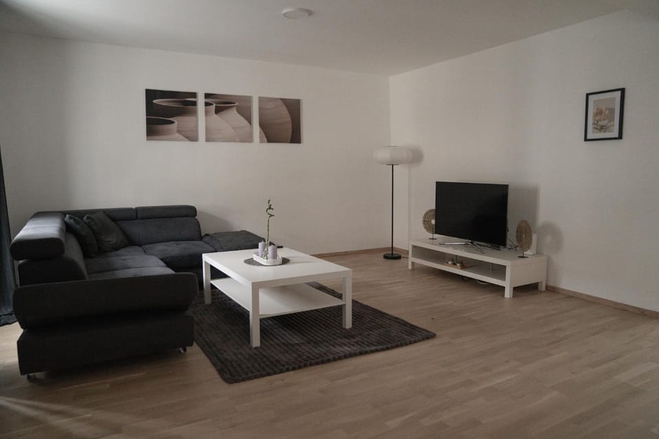 Communal lounge/ TV room, TV and multimedia, Living room, Seating area, Evening entertainment