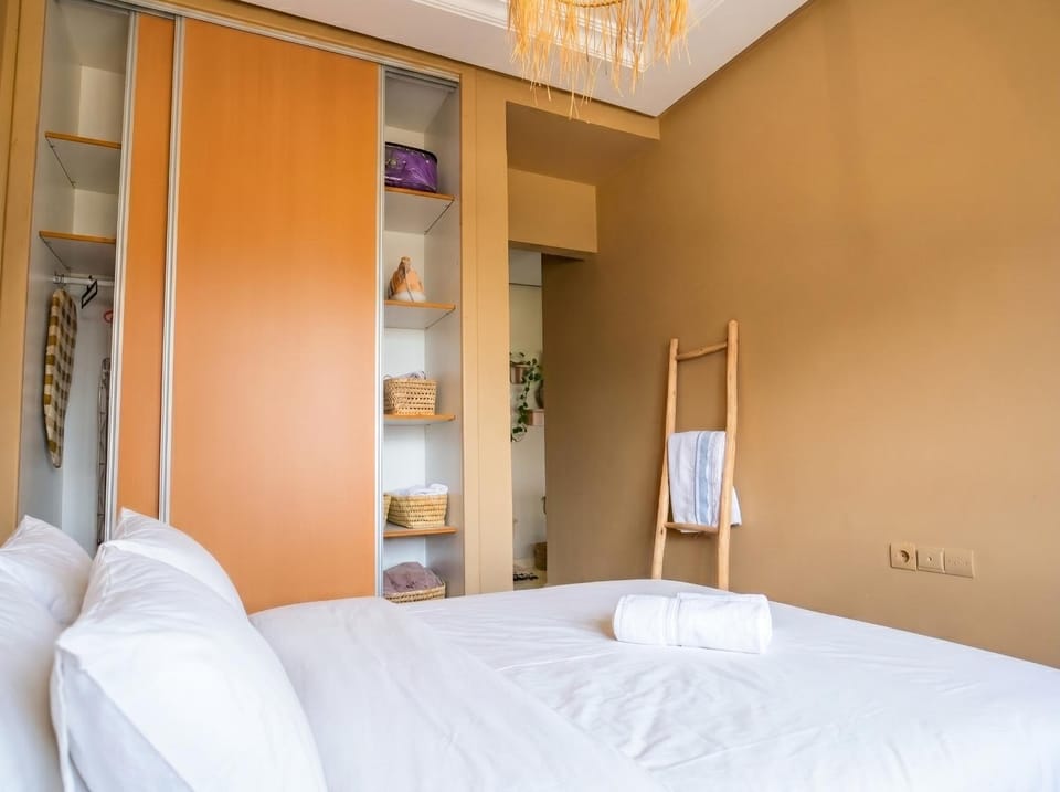 Bed, Photo of the whole room, Bedroom, towels, wardrobe