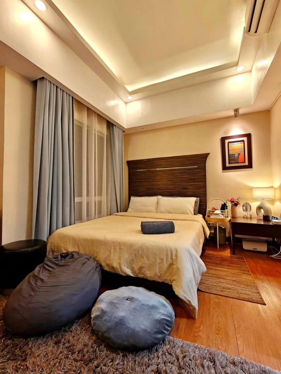 Cozy Private Hotel Suite with Bath Tub and Free Pool Access Bed and Breakfast in Mandaluyong
