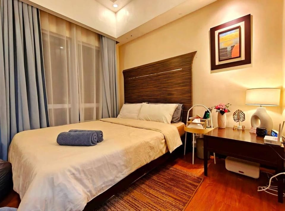 Cozy Private Hotel Suite with Bath Tub and Free Pool Access Bed and Breakfast in Mandaluyong