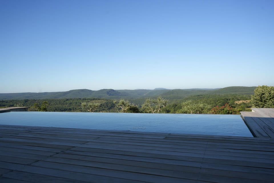 Maison d'architecte vue panoramique piscine miroir Villa in Provence