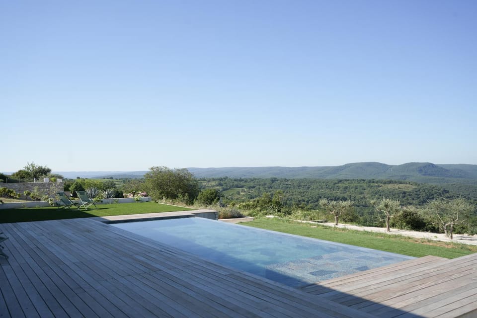 Maison d'architecte vue panoramique piscine miroir Villa in Provence