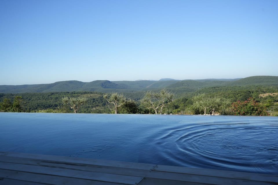 Maison d'architecte vue panoramique piscine miroir Villa in Provence