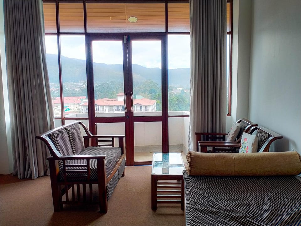 View (from property/room), Balcony/Terrace, Seating area, Mountain view
