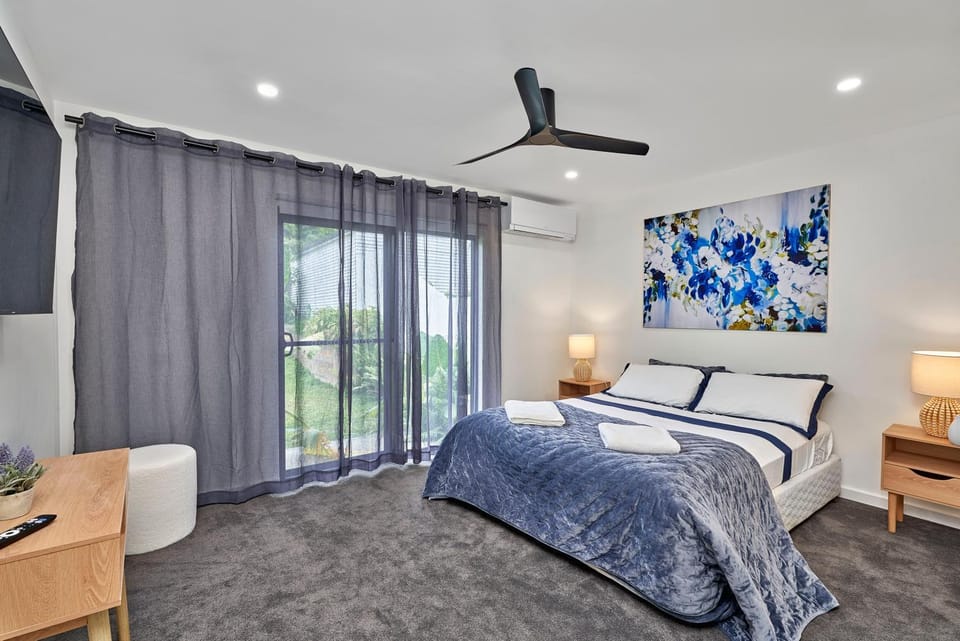 TV and multimedia, Bedroom, Quiet street view, air conditioner