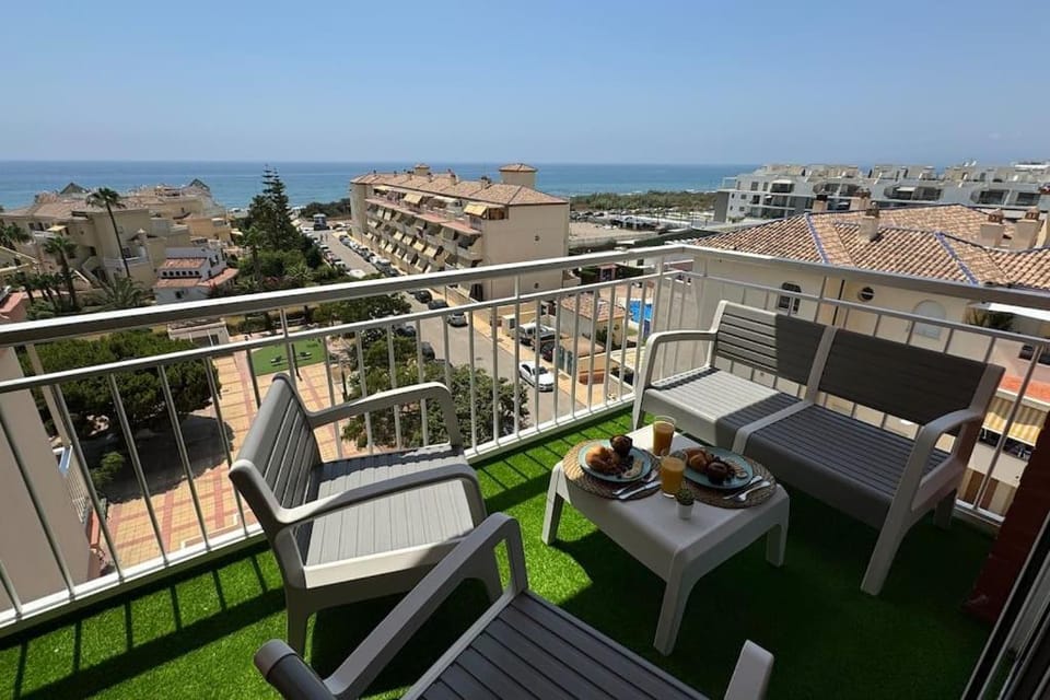 Natural landscape, View (from property/room), Balcony/Terrace, Seating area, Dining area, Sea view