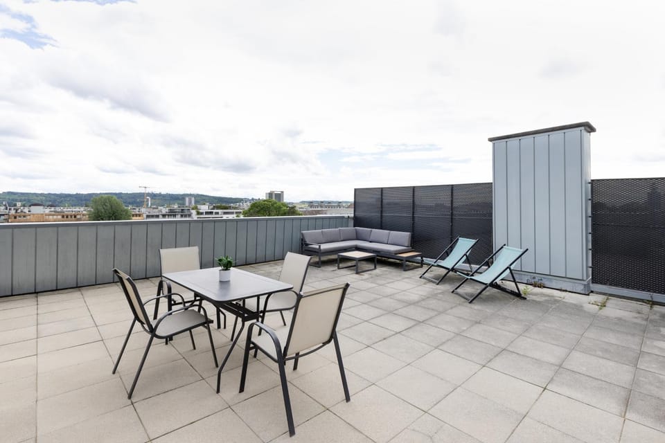 Patio, Day, Balcony/Terrace, sunbed