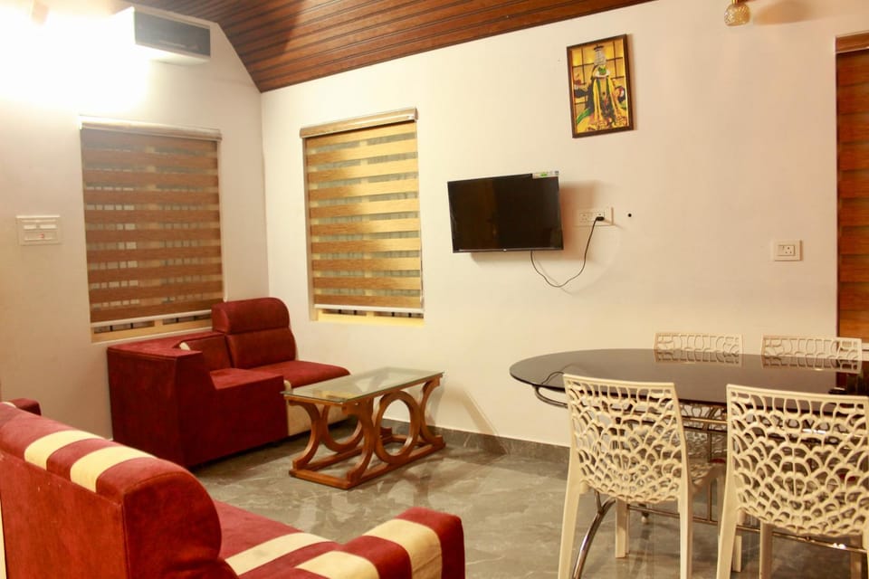 2BHK Homestay at Vagamon with Pool, Campfire and BBQ- Oakwood Oasis House in Kerala