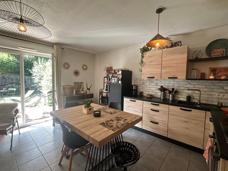 Kitchen or kitchenette, Dining area, dishwasher, oven, stove