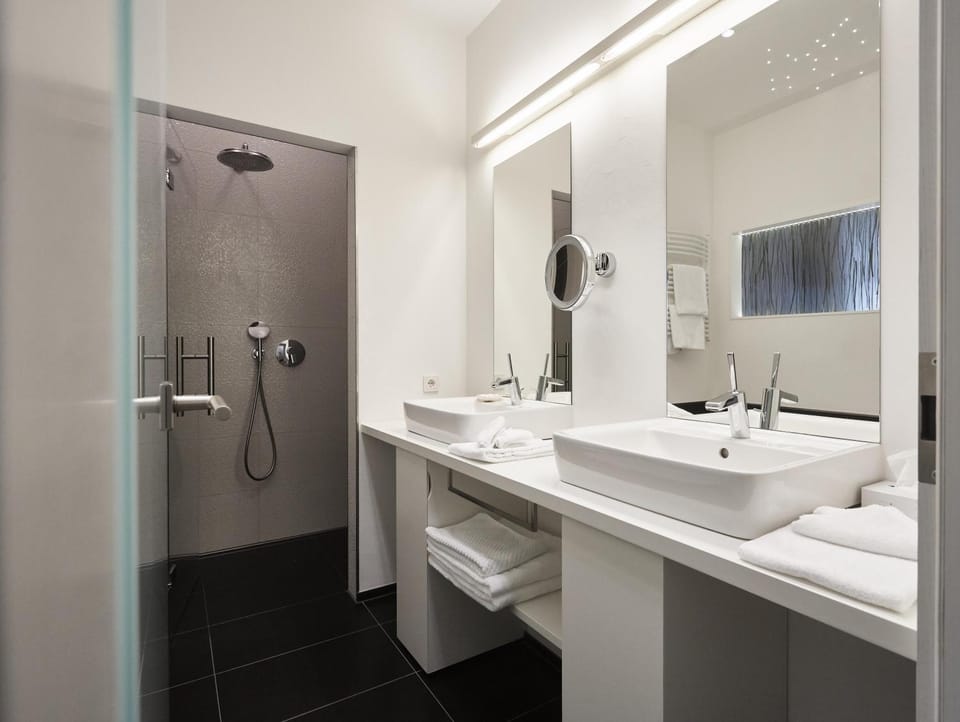 Shower, Bathroom, towels