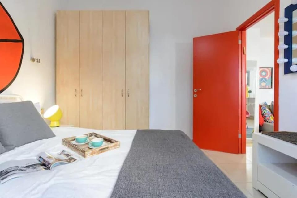 Photo of the whole room, Bedroom