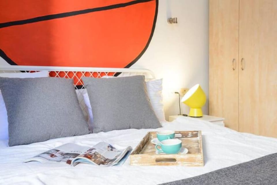 Photo of the whole room, Bedroom