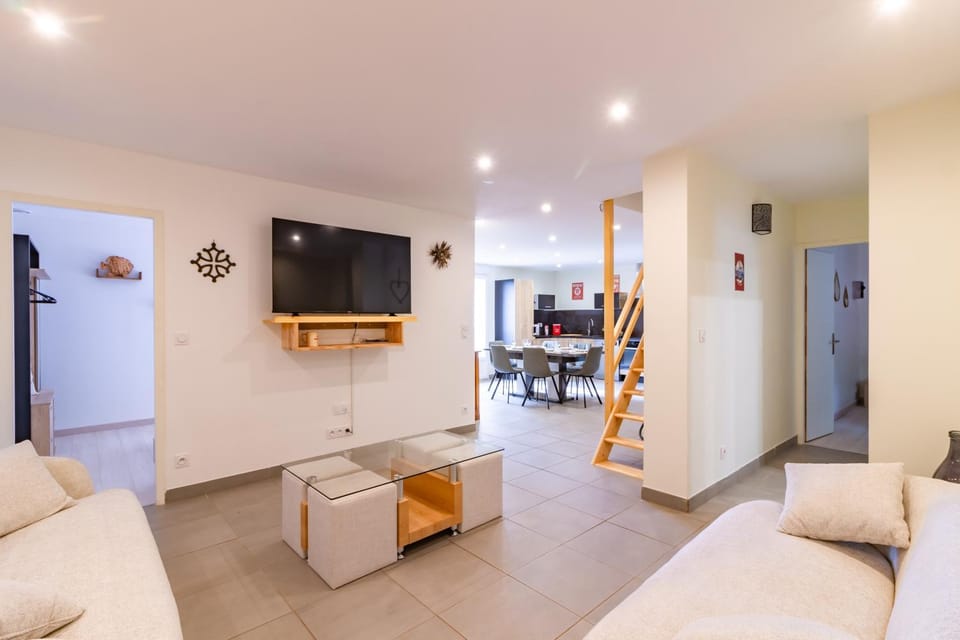 Communal lounge/ TV room