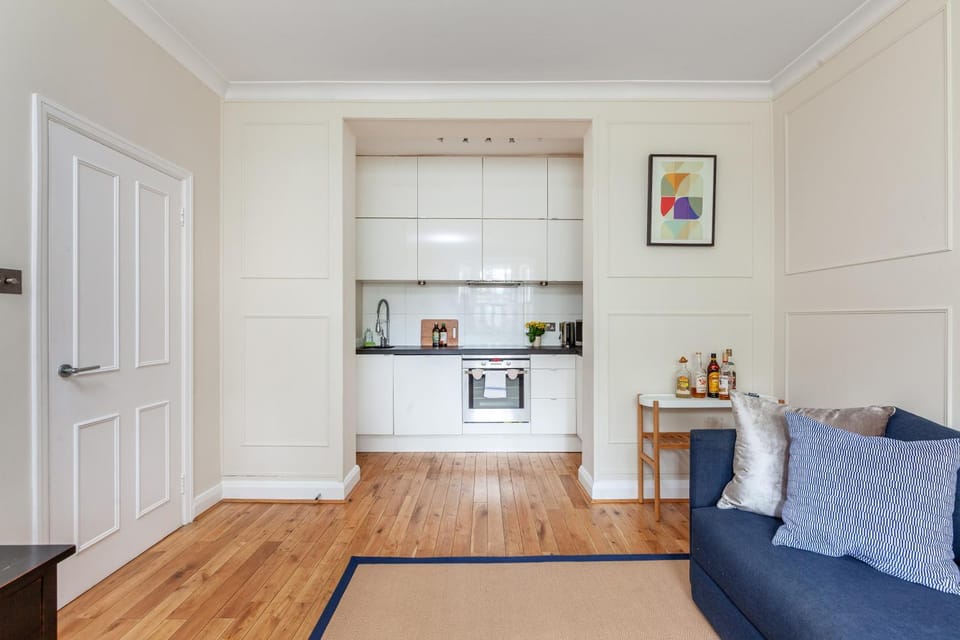 Kitchen or kitchenette, Living room, Seating area, oven, stove