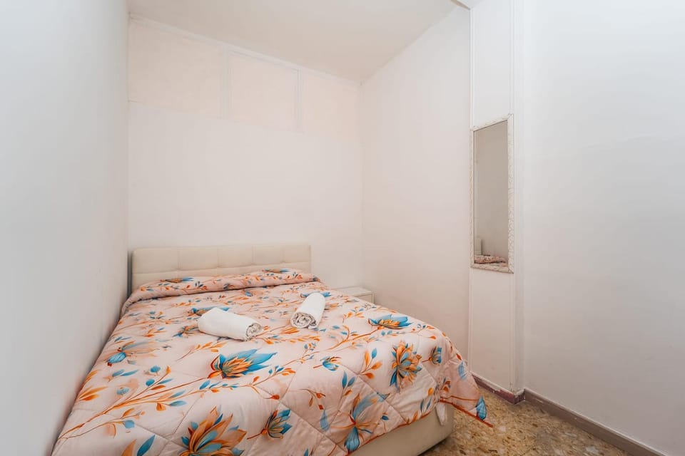 tangueu room 74-Napoli Centrale Apartment in Naples