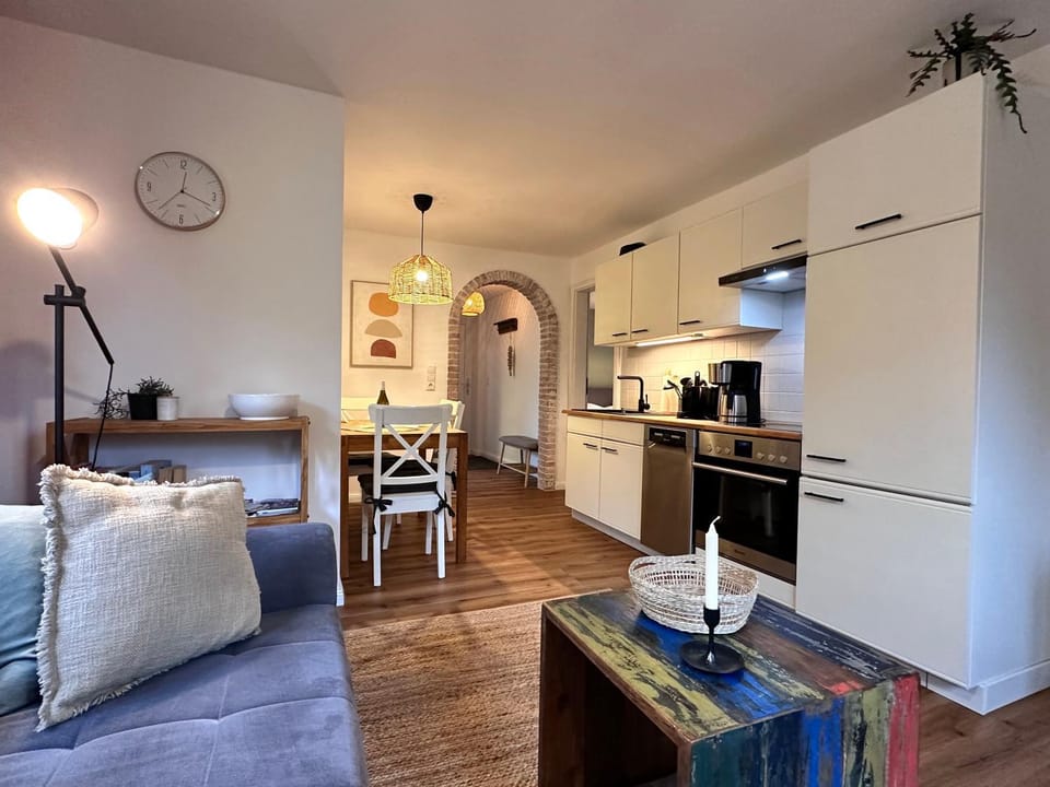 Kitchen or kitchenette, Living room, Seating area, Dining area, dishwasher, oven, pet friendly, stove, toaster