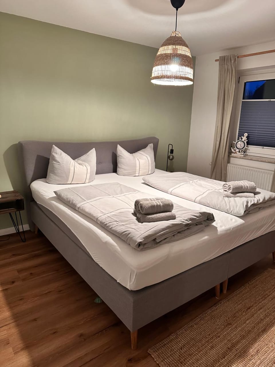 Bed, Photo of the whole room, Bedroom, towels