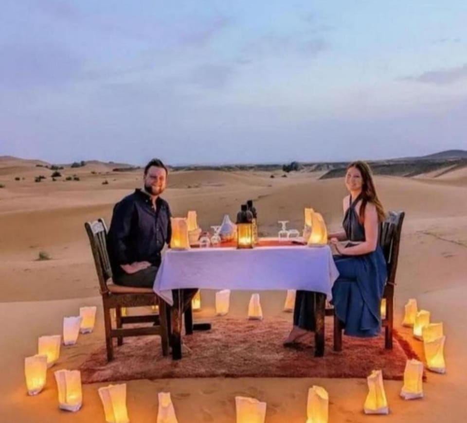 Restaurant/places to eat, Day, People, Natural landscape, Food and drinks, Banquet/Function facilities, Dining area, Food, Guests, Lunch, Dinner, Drinks, Alcoholic drinks, group of guests