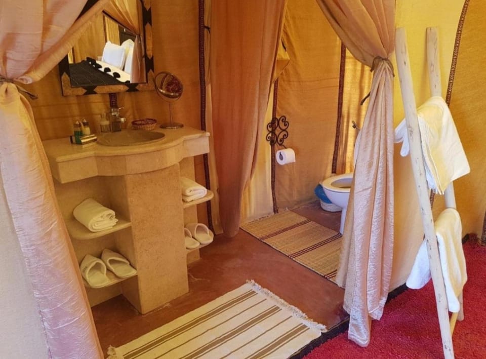 Bathroom, towels